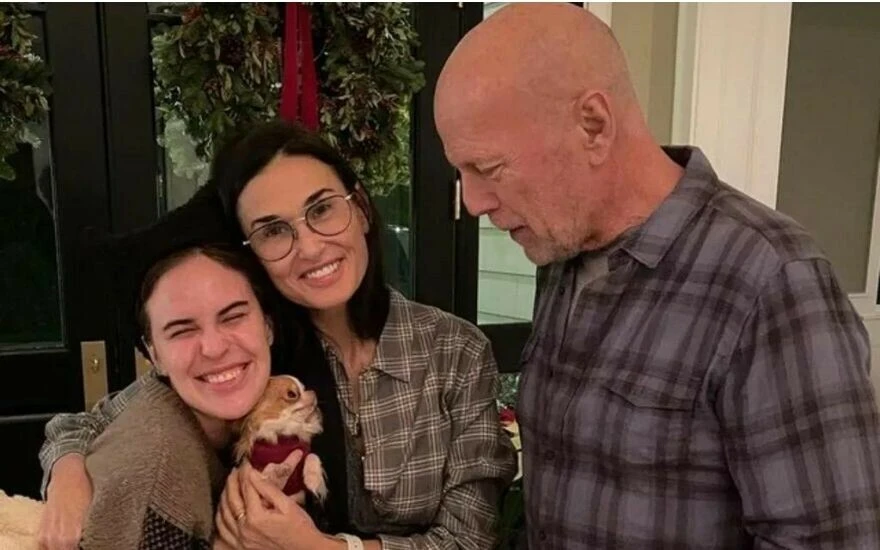 Bruce Willis hastalığının kötüye gittiğini öğrenince eski eşi Demi Moore ile barışma kararı aldı!