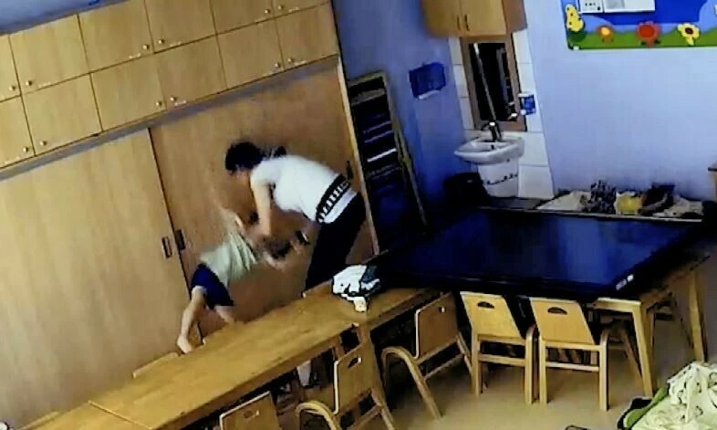 Kreşte şiddet skandalı: Küçük kızın tek cümlesiyle ortaya çıktı