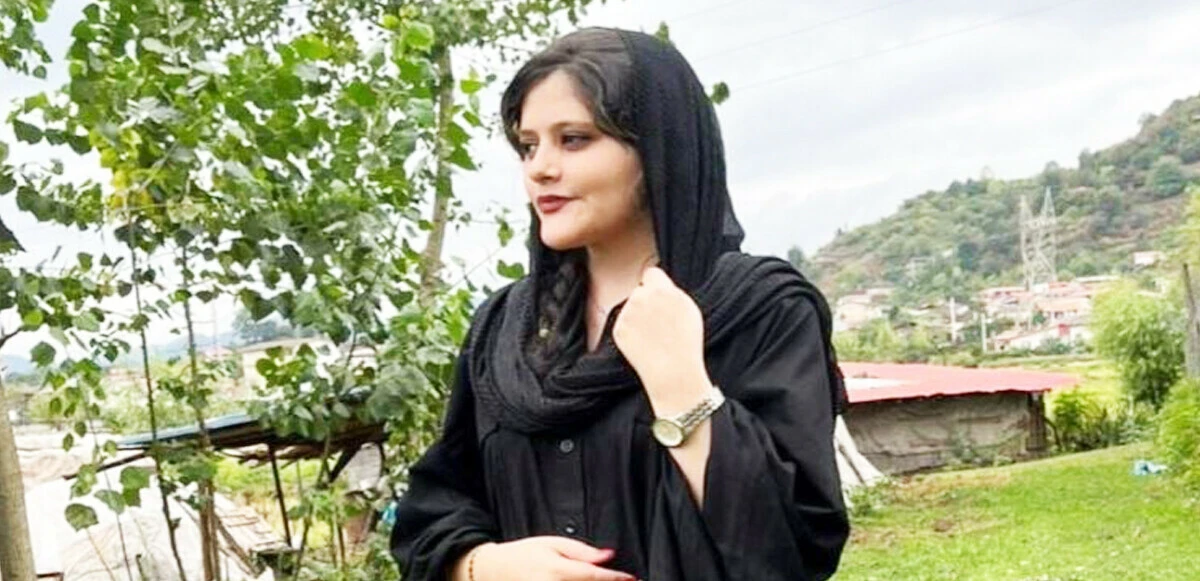 İran alev alev! İdamların ardından medrese ve karargahlar ateşe verildi