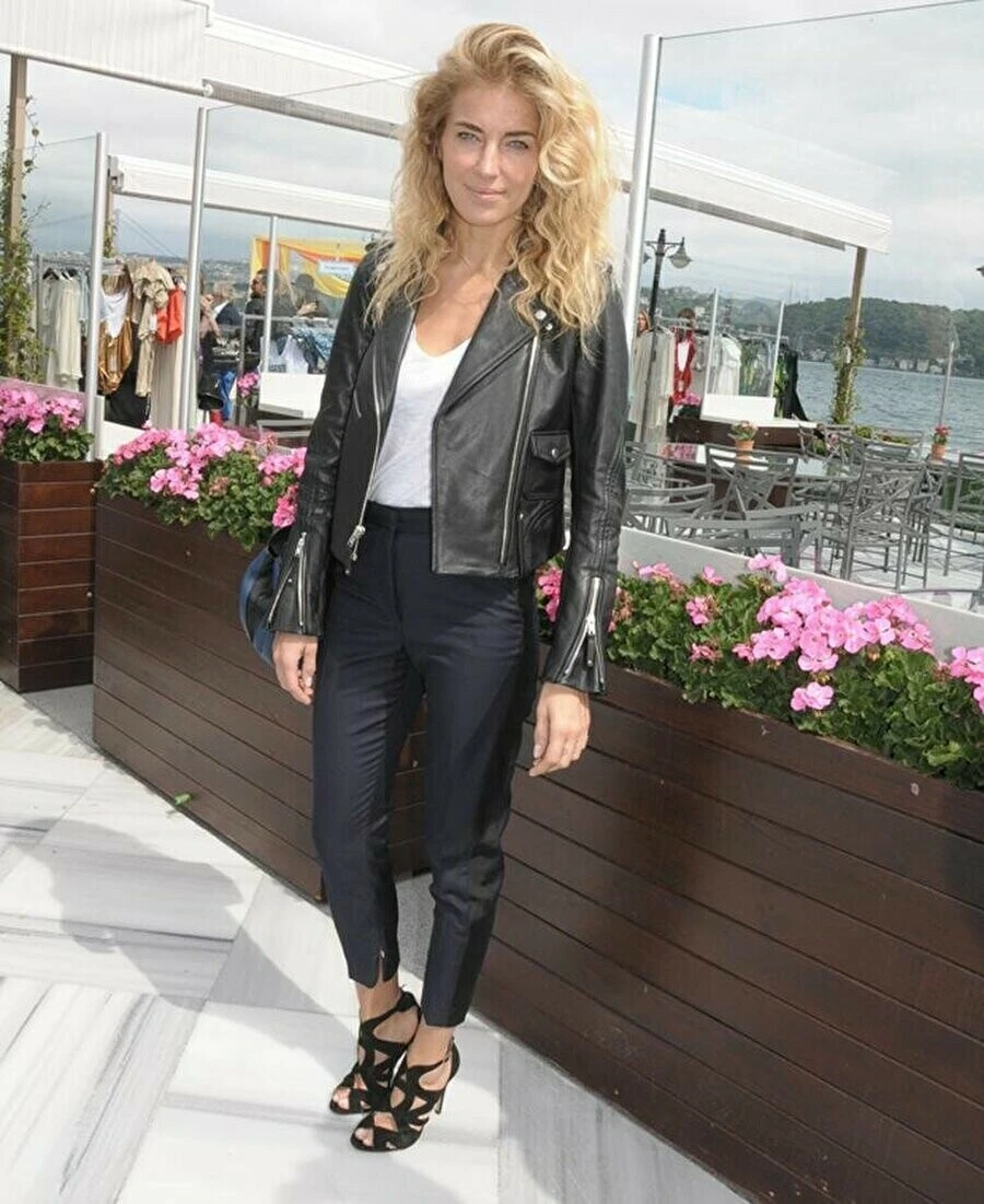 Sosyal medya reklamlarıyla servet kazanan Burcu Esmersoy yeni yılda tarifeyi ikiye katladı!