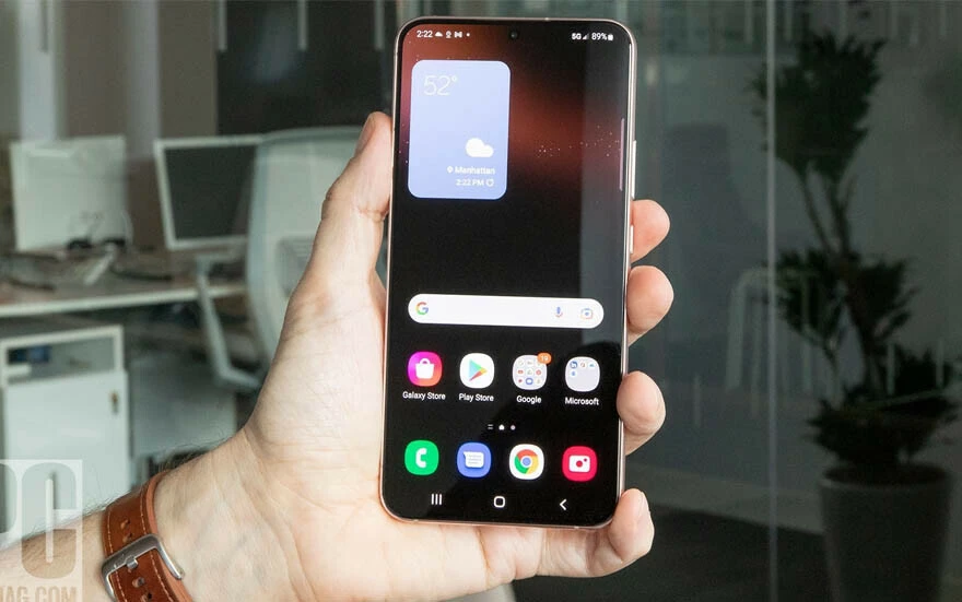 Samsung bu kez koruyamadı: Galaxy S22 sadece 55 saniyede hacklendi!