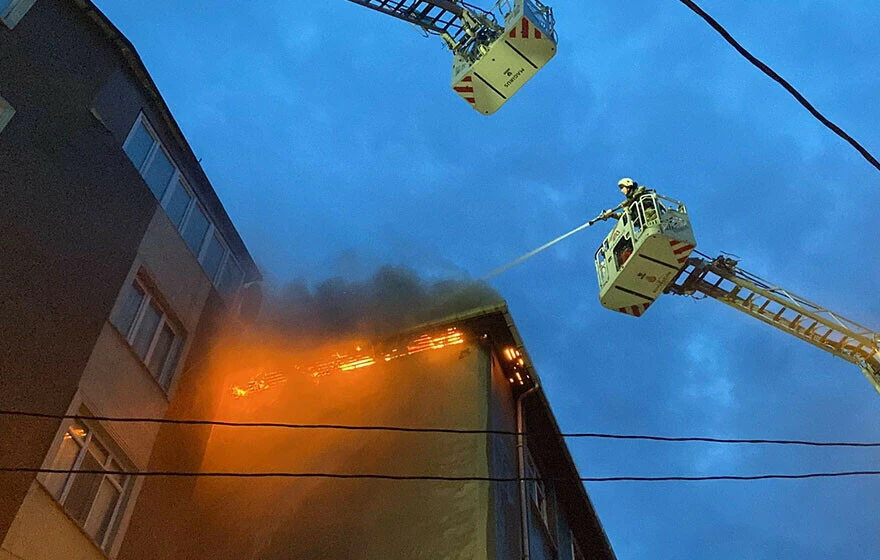 yangın Avcılar’da çatı katında <a href=