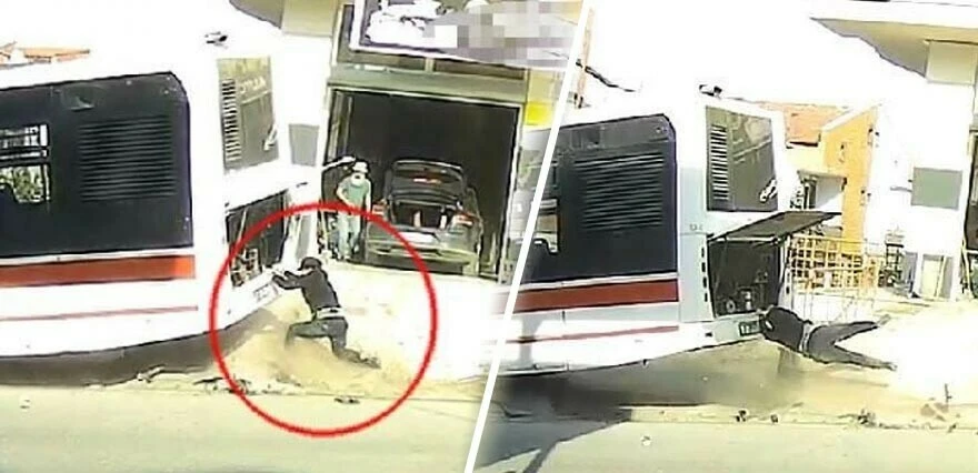 El frenini çekmeyi unuttuğu otobüsü yokuş aşağı durdurmaya çalıştı: Faciadan kıl payı döndü