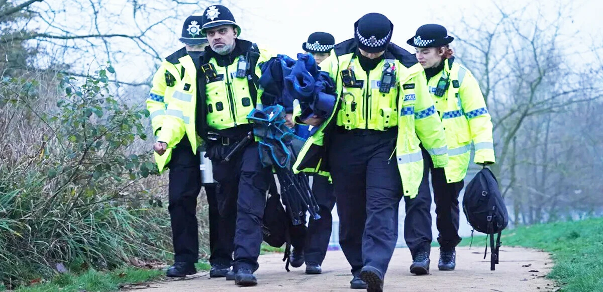 Buz tutmuş gölde tehlikeli oyun ölümle sonuçlandı