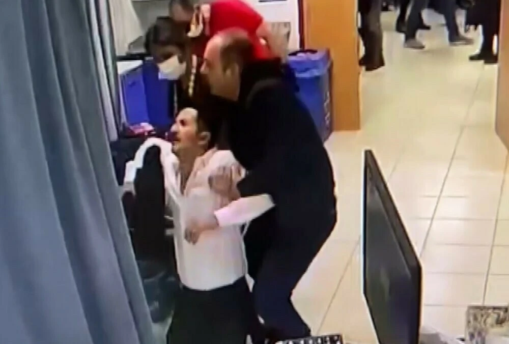 'Serum geç geldi' iddiasıyla terör estirdi: 7 kişi yaralandı