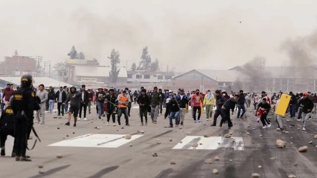 Peru'da protestolar büyüyor! Ölü sayısı arttı havalimanı işgal edildi