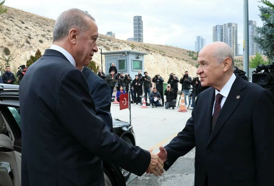 Son dakika! Ankara'da kritik ziyaret: Cumhurbaşkanı Erdoğan ile Bahçeli bir araya geldi