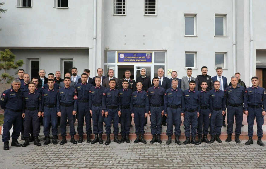 Afyonkarahisar Valisi Kübra Yiğitbaşı’dan jandarmayı ziyaret etti!