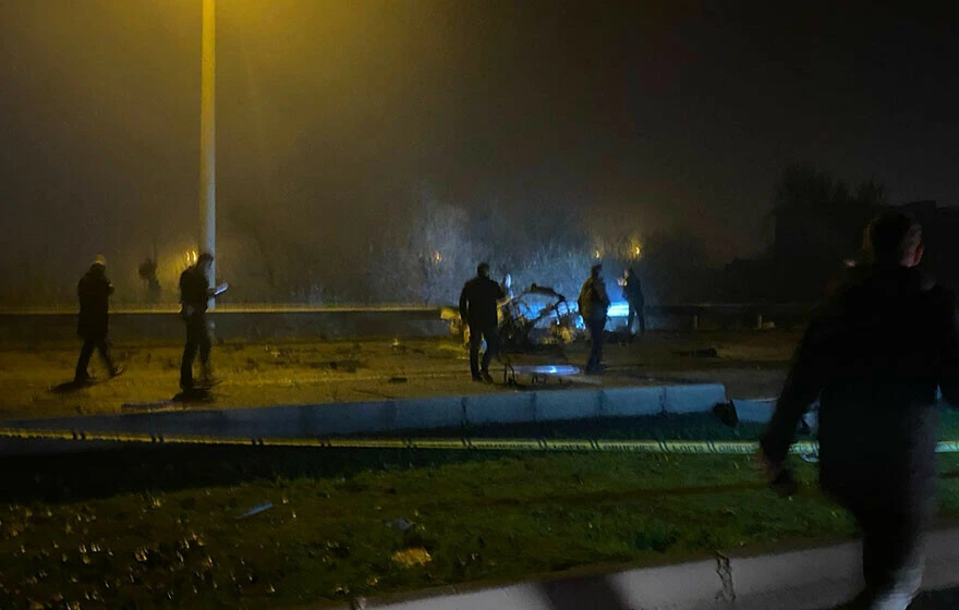 Son dakika: Diyarbakır'da göreve giden polis aracına bombalı saldırı! Yaralılar var, gözaltı sayısı arttı