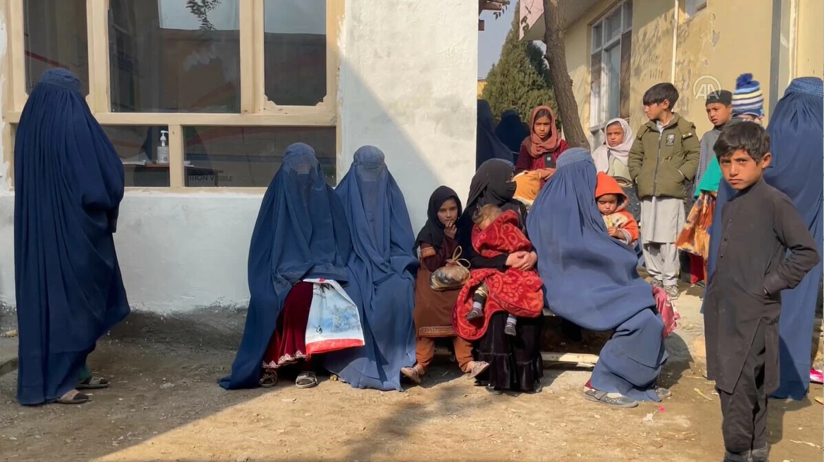 Dünyadaki ilk yıllarında açlıkla boğuşuyorlar, her ay yaklaşık 10 çocuk ölüyor! Afganistan'da acılı anneler anlattı
