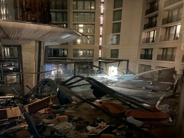 Almanya'da devasa akvaryum patladı: Ortalık savaş alanına döndü