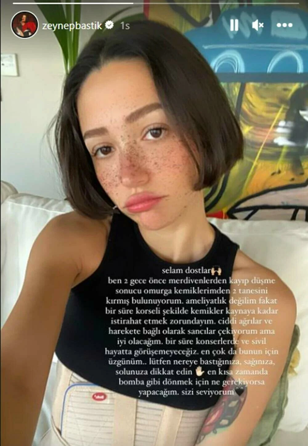 Zeynep Bastık'ın hayranlarını yıkan haber! Sahnelere çıkamayacak