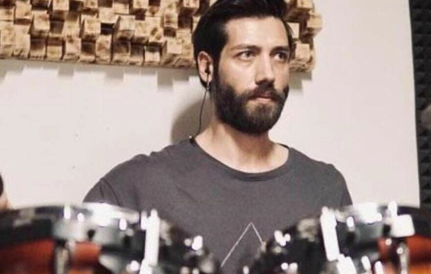 Müzisyen Mehmet Dudarık konser sırasında saldırıya uğradı: Yoğun bakımda yaşam mücadelesi veriyor