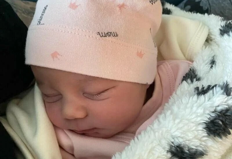 Alemin Kıralı’nın Ahsen’i anne oldu: Yeni doğan bebeğinin ilk fotoğraflarını paylaştı