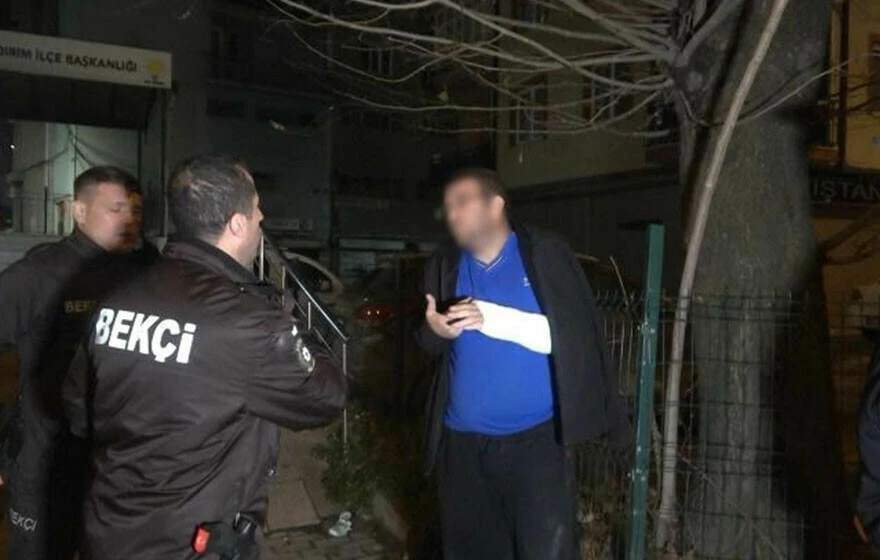 Alkollü sürücü polis ekiplerini kandırmaya çalıştı: Kolu kırık bir şekilde direksiyon başına geçti, suçu arkadaşına attı