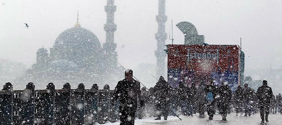 Kar İstanbul'a dayandı, meteoroloji uyardı: Donacağız