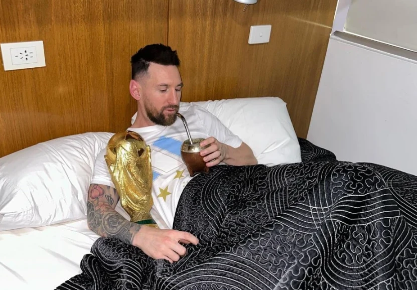15 yıllık hayali gerçek oldu! Messi, Dünya Kupası'yla birlikte uyudu