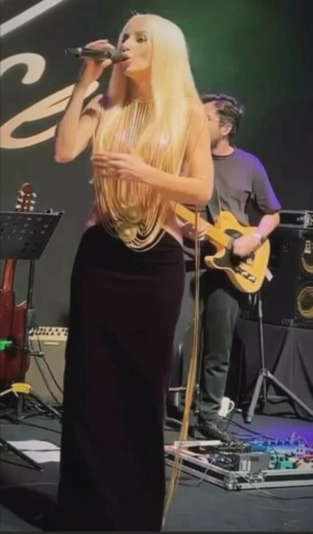 Gülşen cezaevinden çıktıktan sonra ilk kez sahne aldı!