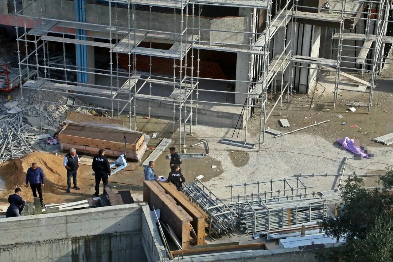 8. kattan düşen inşaat işçisi hayatını kaybetti