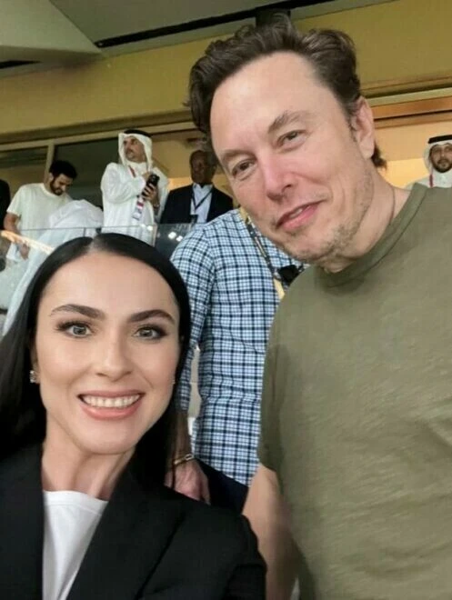 Elon Musk'ın çok konuşulan selfie'si! Putin yanlısı gazeteci ile yan yana