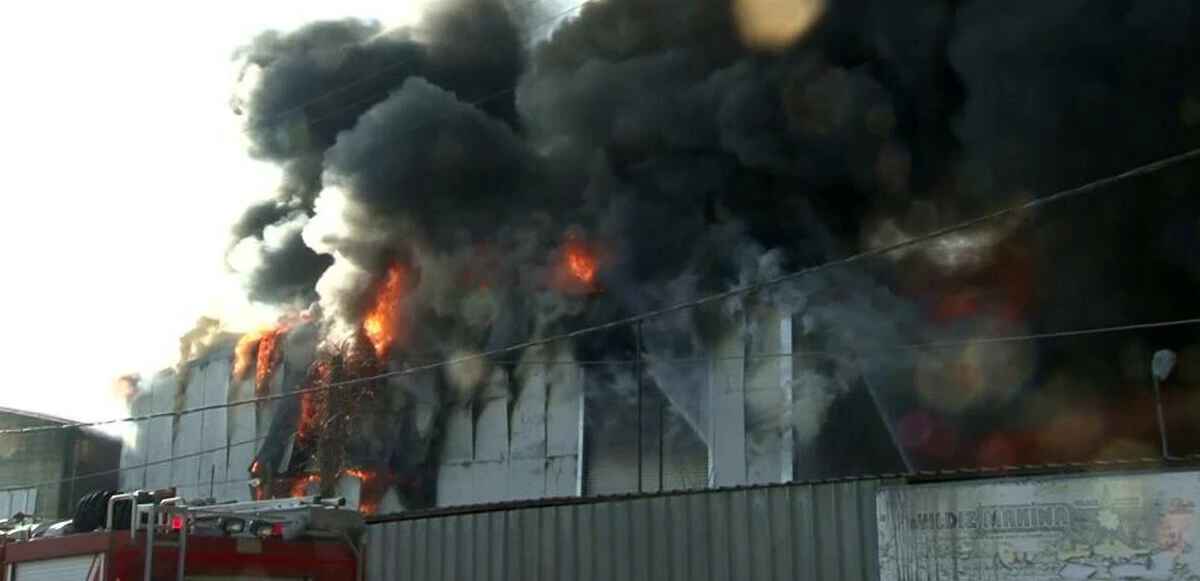 9 saattir yanan fabrikada bir işçiye hala ulaşılamadı