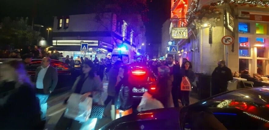 Son dakika! Bebek'te denize sıfır restoranın iskelesi çöktü, müşteriler denize düştü