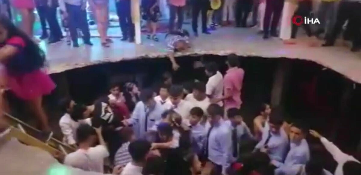 Lise mezuniyetinde facianın eşiğinden dönüldü! Onlarca öğrenci koca bir çukura düştü