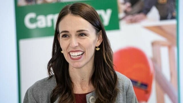 Yeni Zelanda Başbakanı Ardern'in muhalif lidere ettiği küfür dudak uçuklatan fiyata satıldı