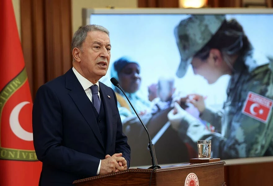 Bakan Akar'dan Suriye'ye kara harekatı mesajı: Çalışmalar sürüyor, kimse bizden müsamaha beklemesin