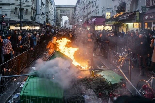 Paris'te 3 kişinin öldürüldüğü saldırının ardından PKK yandaşları sokağa indi! Şehir karıştı