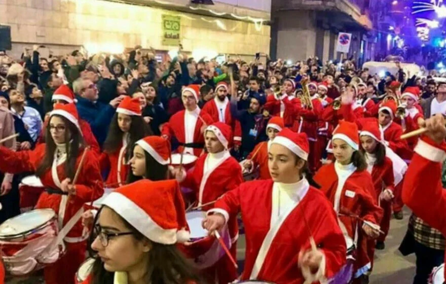 Suriye’de Noel kutlamaları başladı! Binlerce Suriyeli sokaklara indi