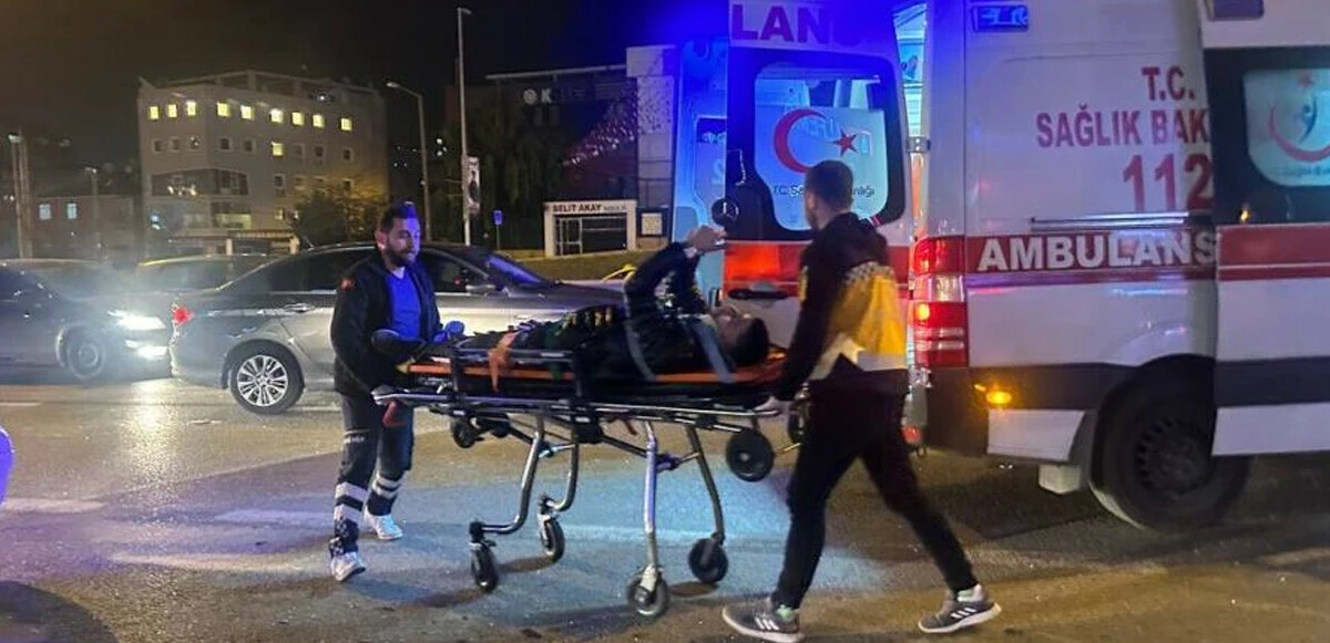 Ne bu telefon aşkı? Kaza yaptı, ambulansa bindirilirken bile elinden düşmedi
