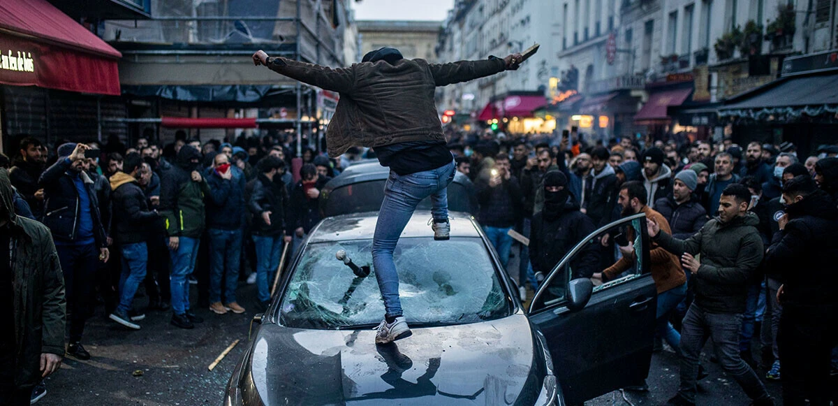 PKK sempatizanları Paris'i yakıp yıktı, Fransız basını sahip çıktı: Türk devletine karşı savaşan kahraman