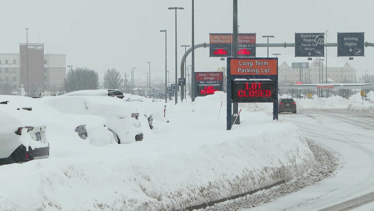 Bomba siklonu yüzünden savaş bölgesine dönüşen ABD'de yağmalamalar da başladı