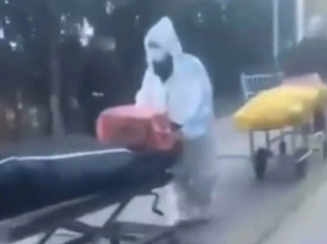 Çin'de hastaneler tepeden tırnağa dolu! Cenaze araçları uzun kuyruklar oluşturdu cesetler sokaklara taştı