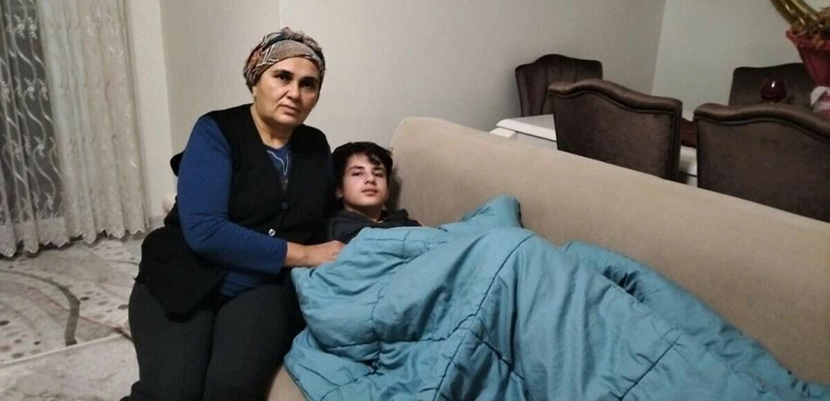 Sahibinin elinden kurtulan köpek dehşet saçtı: Bakkala giden çocuğu bacağından yakaladı