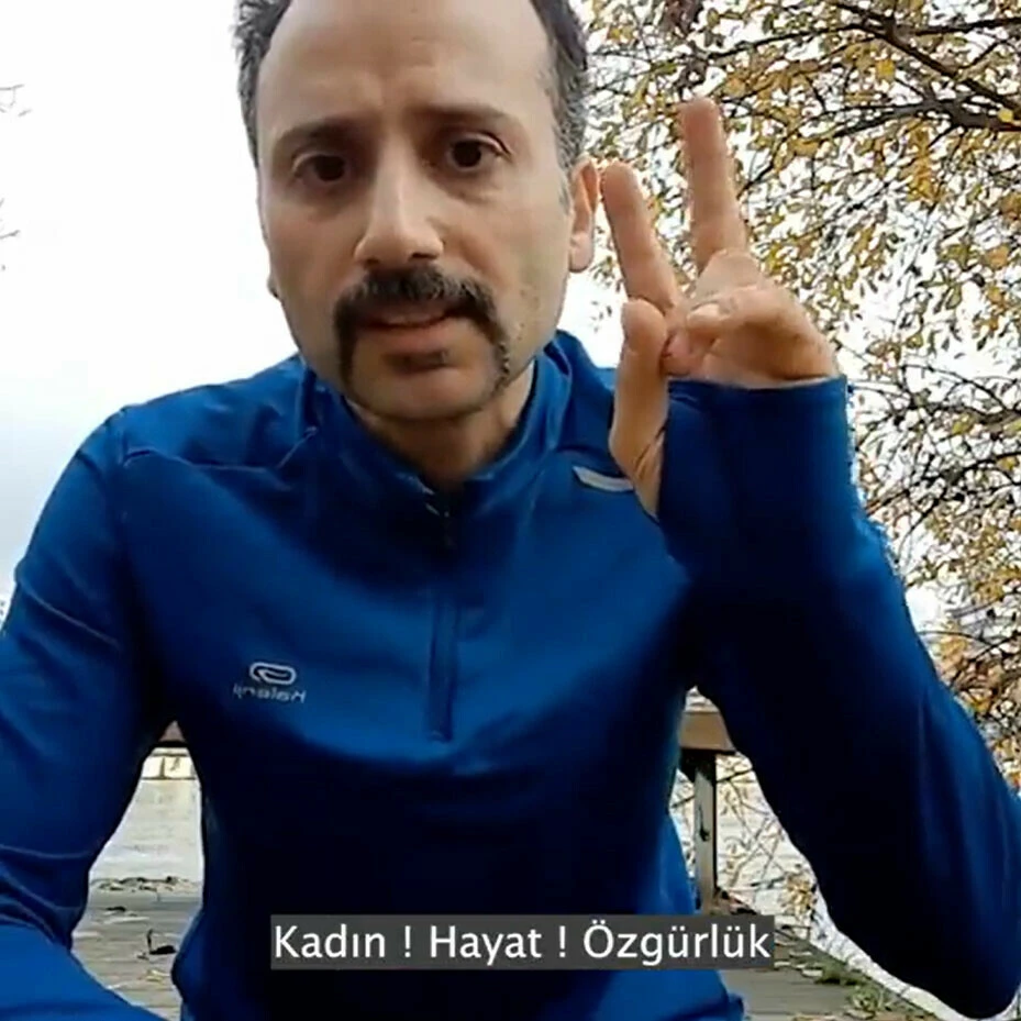 İranlı Mohammad Moradi kendini öldürdüğü nehrin önünde son videosunu çekti: Ülkemde yaşananları görmezden gelemezdim