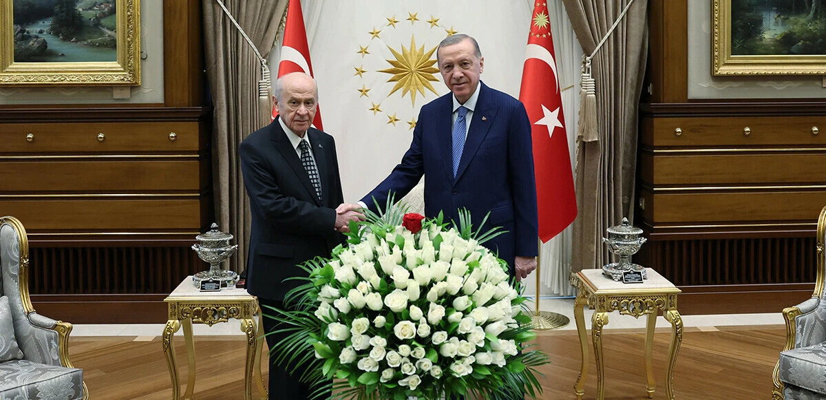 Erdoğan'dan Bahçeli'ye sürpriz: Üç hilalli pastayla doğum gününü kutladı