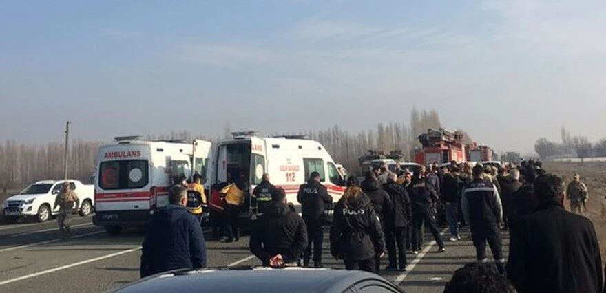 Son dakika! Iğdır’da askeri araç devrildi: Çok sayıda <a href=