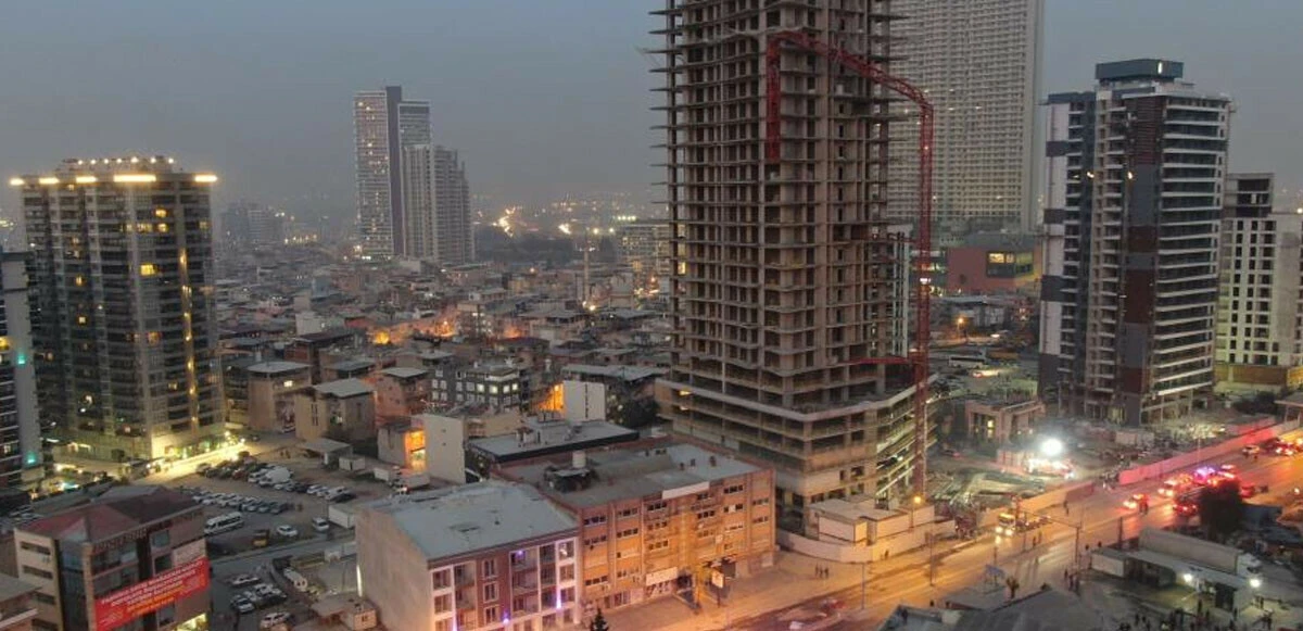 Son dakika! İzmir'de vinç faciası: Çok sayıda ölü ve yaralı var