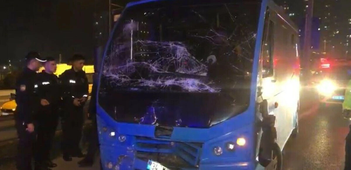 Minibüs ile İETT otobüsünün karıştığı kazada 7 kişi yaralandı