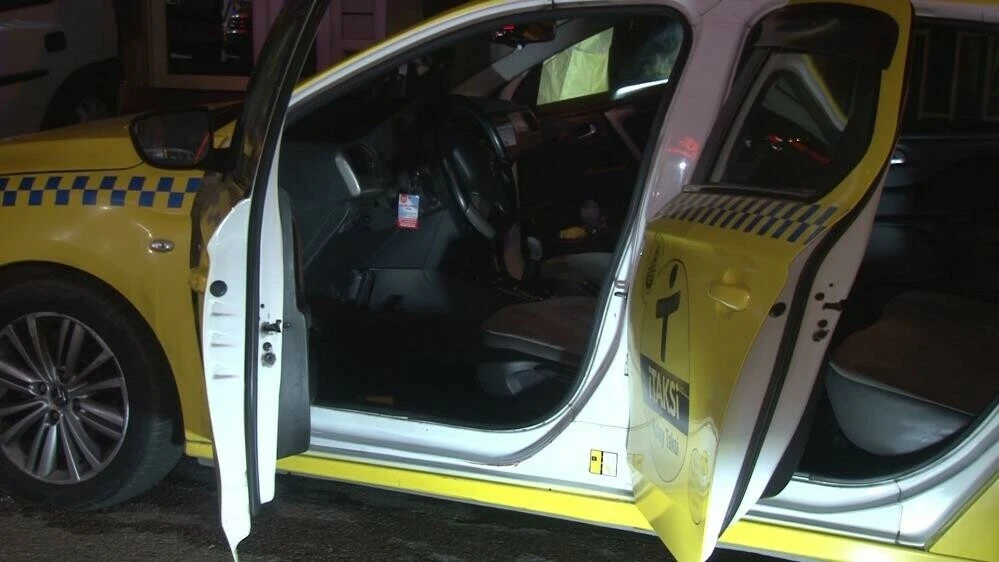 Kadıköy'de taksi ücreti tartışması: Şoförü bacağından vurup kaçtı