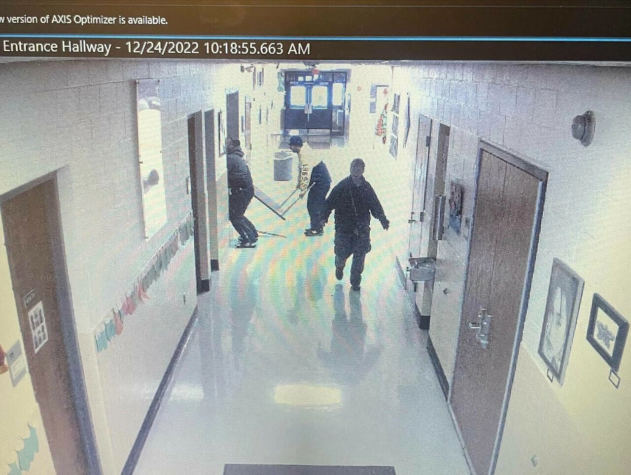 Onlarca kişiyi donmaktan kurtardı! ABD polisi okuldan aldığı sinyal üzerine gitti bu kez teşekkür için arama başlattı