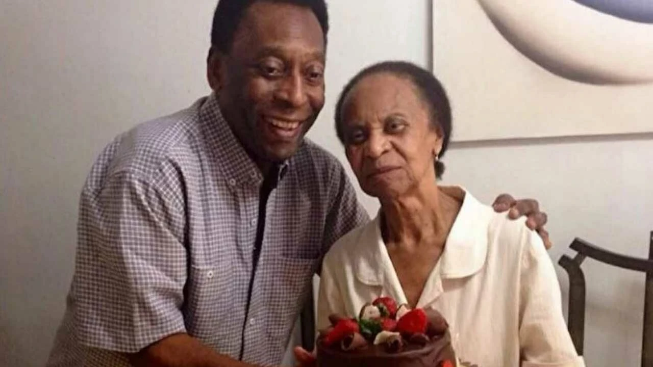 Pele'nin ölümü sonrası acı gerçek: Annesi bilmiyor!