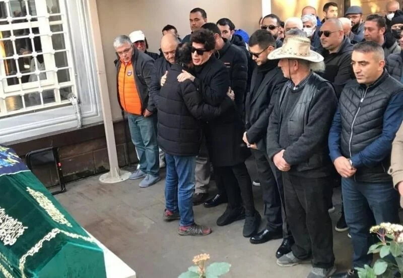 Yılmaz Morgül annesine veda etti: Gözyaşları içinde toprağa verdi