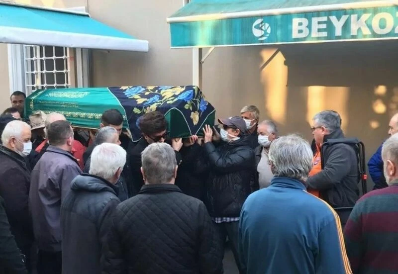 Yılmaz Morgül annesine veda etti: Gözyaşları içinde toprağa verdi