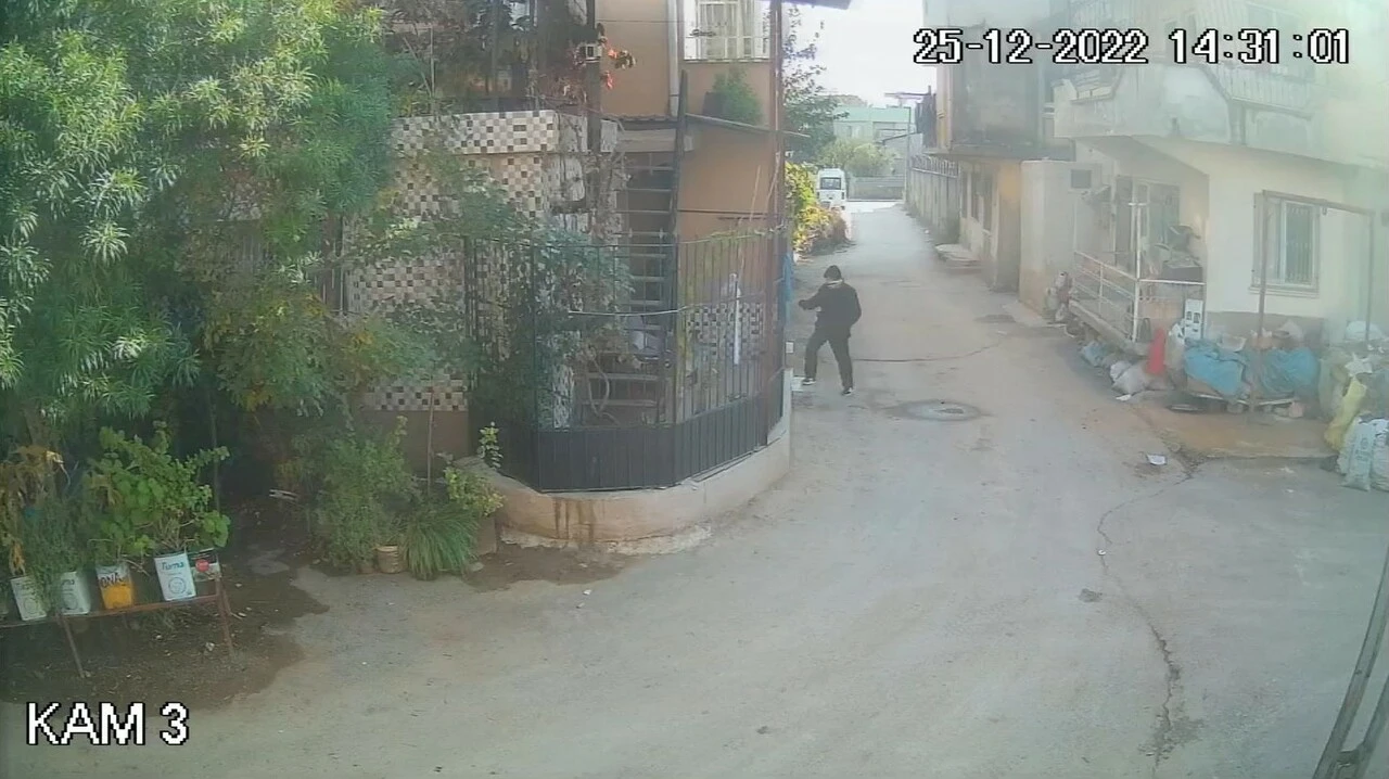 Böyle vicdansızlık olmaz! Kanser hastası yaşlı kadını bayılana kadar döverek gasp etti... "Kefen paramdı"