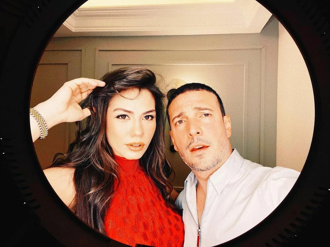 Yeşilçam’ın efsanesi yeni yılı 50 yıllık eşine sarılarak karşıladı: Herkese nasip olmasını diliyorum