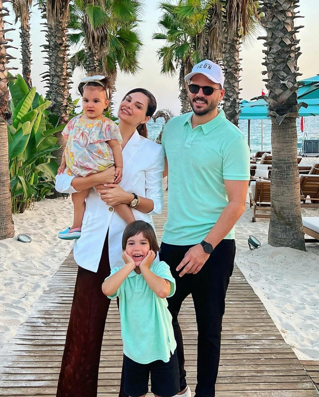 Yeşilçam’ın efsanesi yeni yılı 50 yıllık eşine sarılarak karşıladı: Herkese nasip olmasını diliyorum